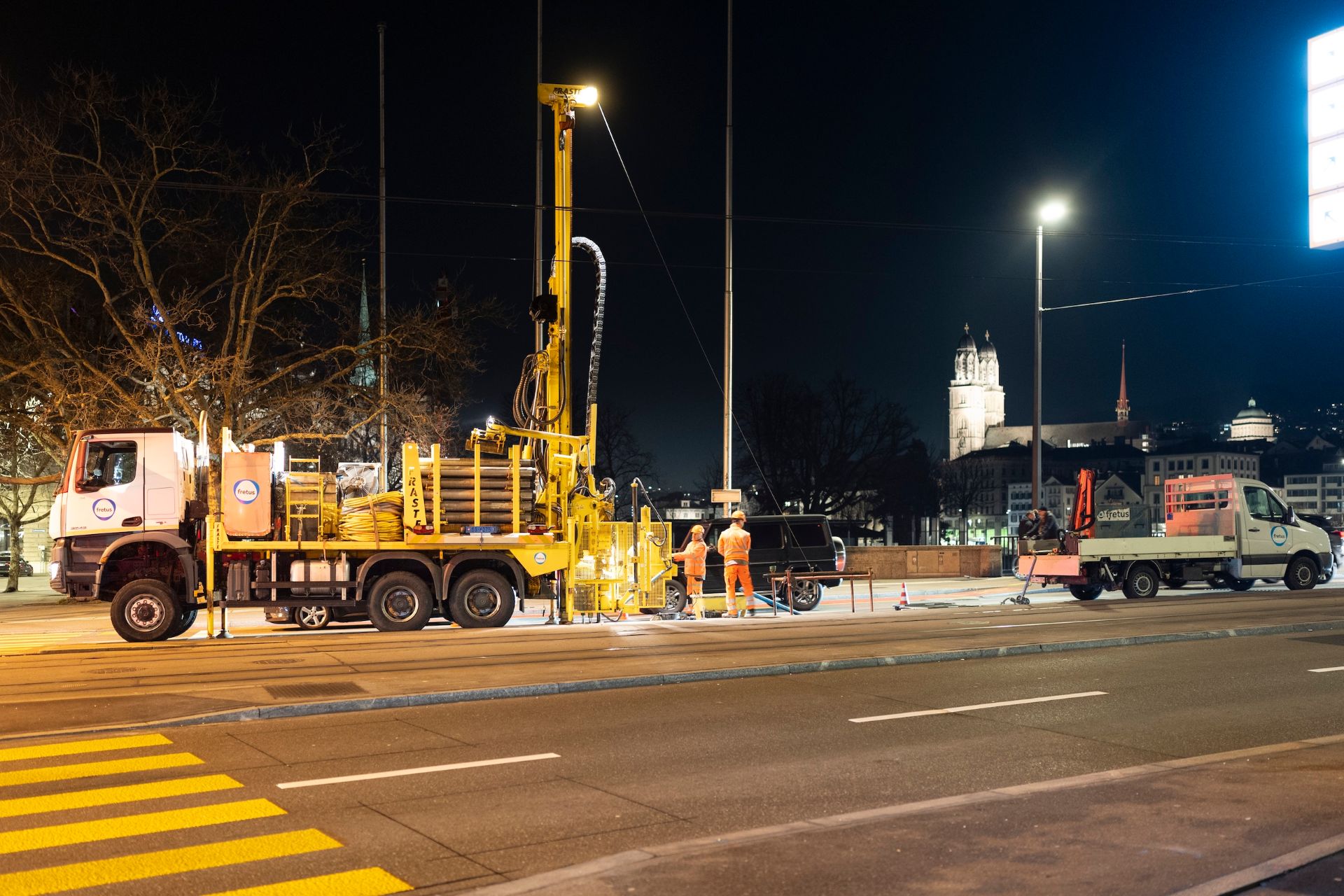 Bohrgerät auf dem Bürkliplatz bei Nacht